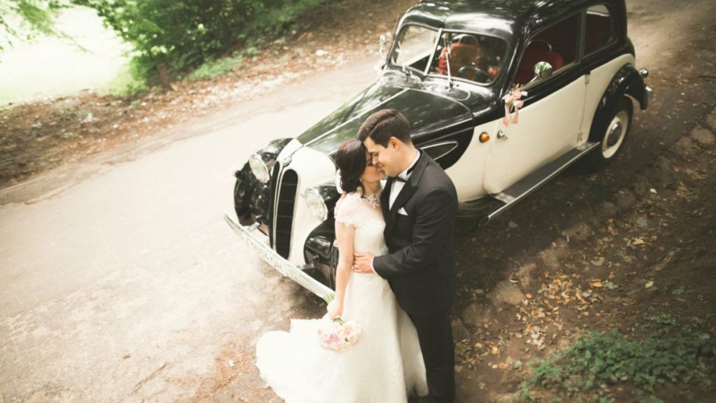 vintage-car-rental-for-wedding